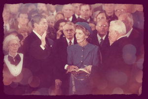Ronald Reagan prestando juramento en su segundo mandato.