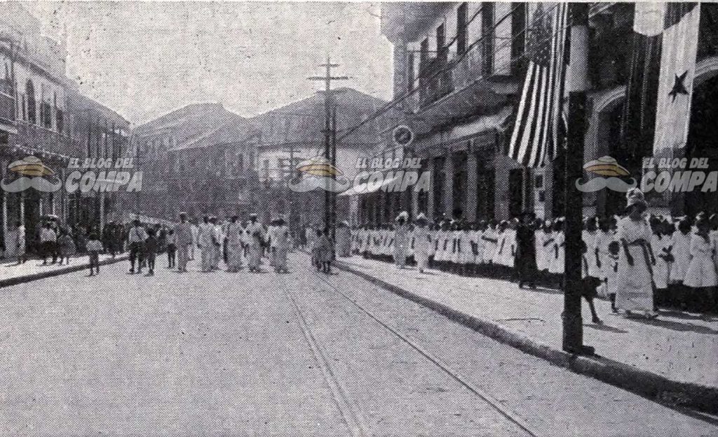 Panameños celebrando el día de la independencia norteamericana en Ciudad de Panamá, alrededor de 1915